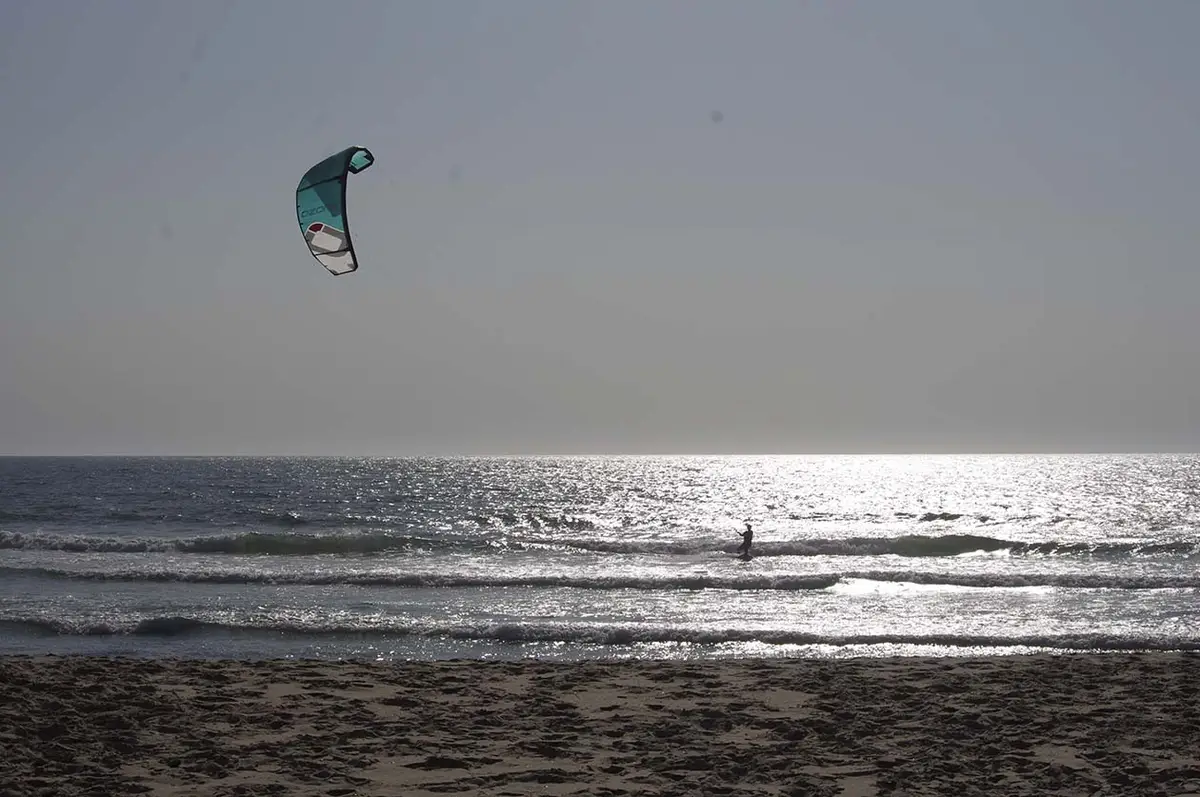 Stage de kitesurf - Stagiaire pratiquant l'autonomie en kitesurf