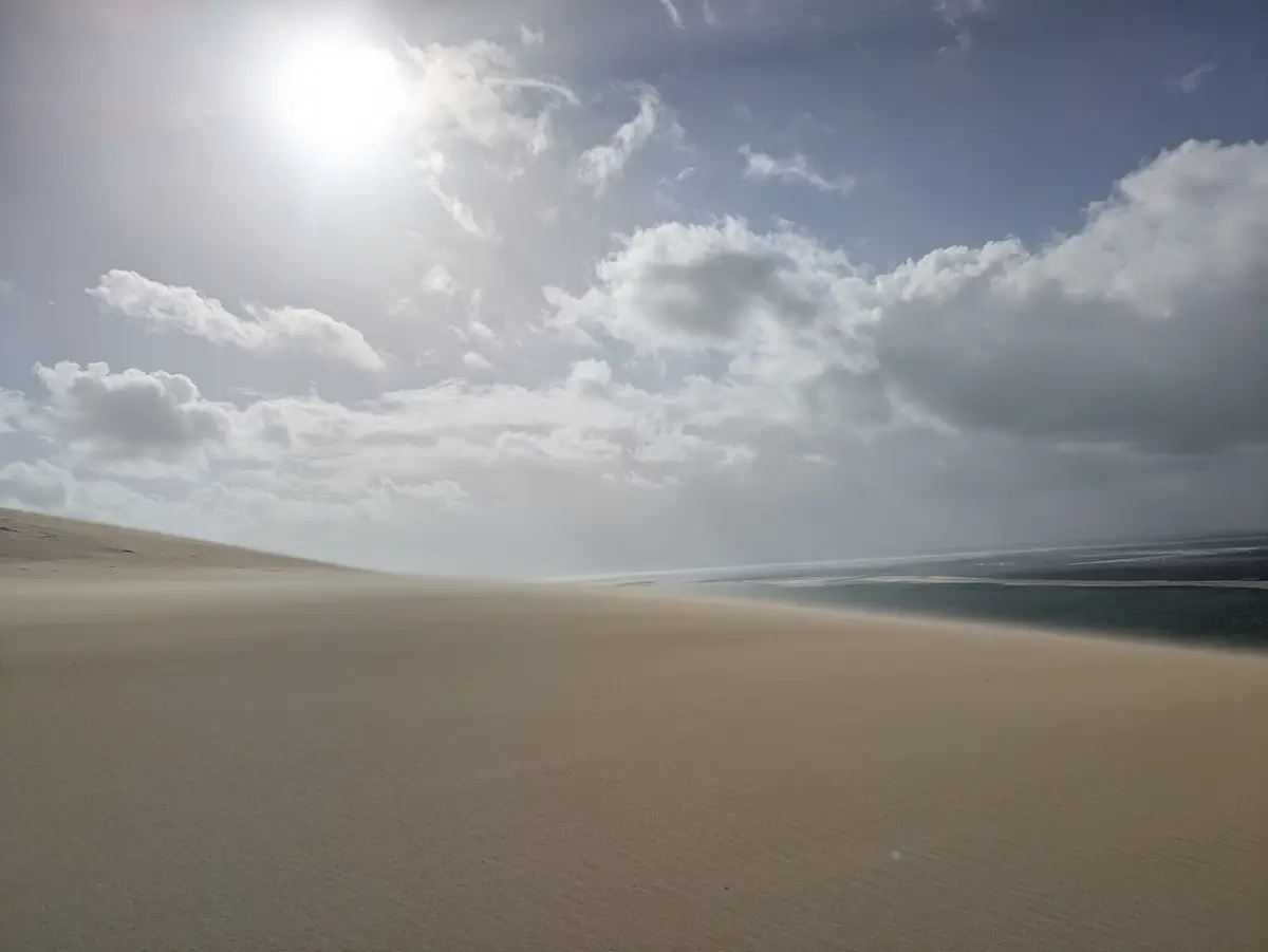 La dune du Pilat avec vue sur l’océan et le bassin d’Arcachon.